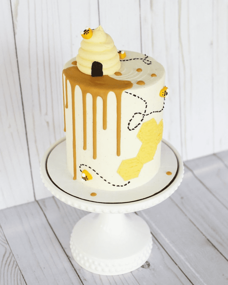 Bewitching Bee Cake