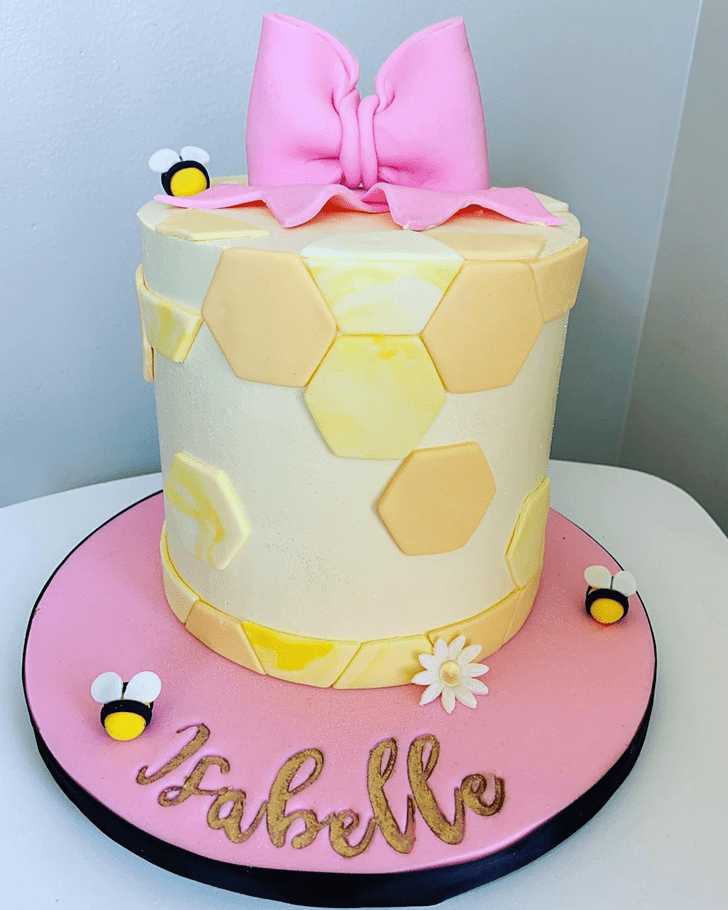 Comely Bee Cake