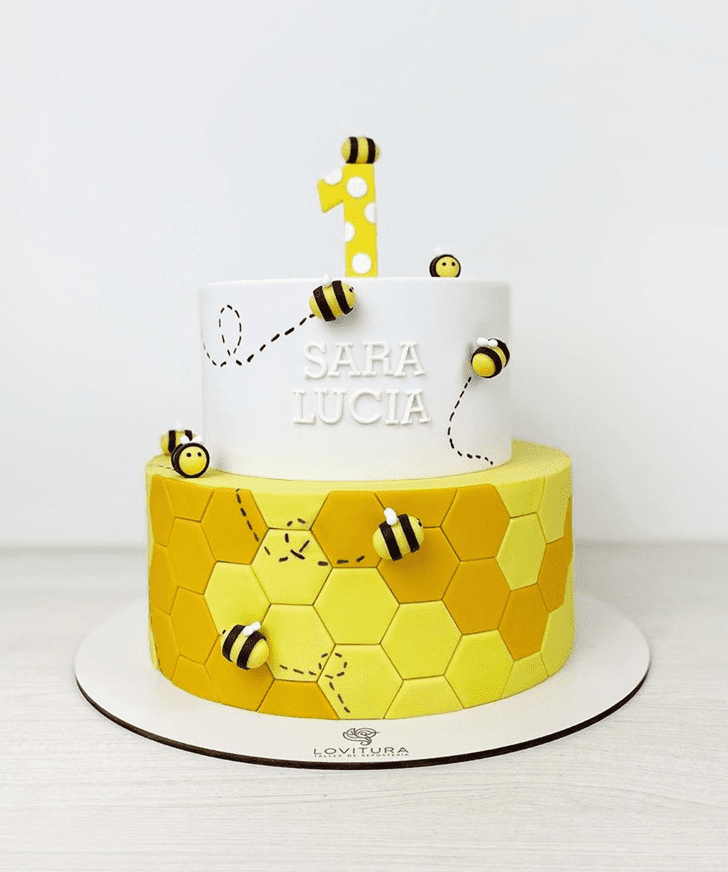 Good Looking Bee Cake