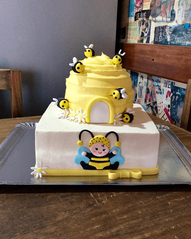 Graceful Bee Cake