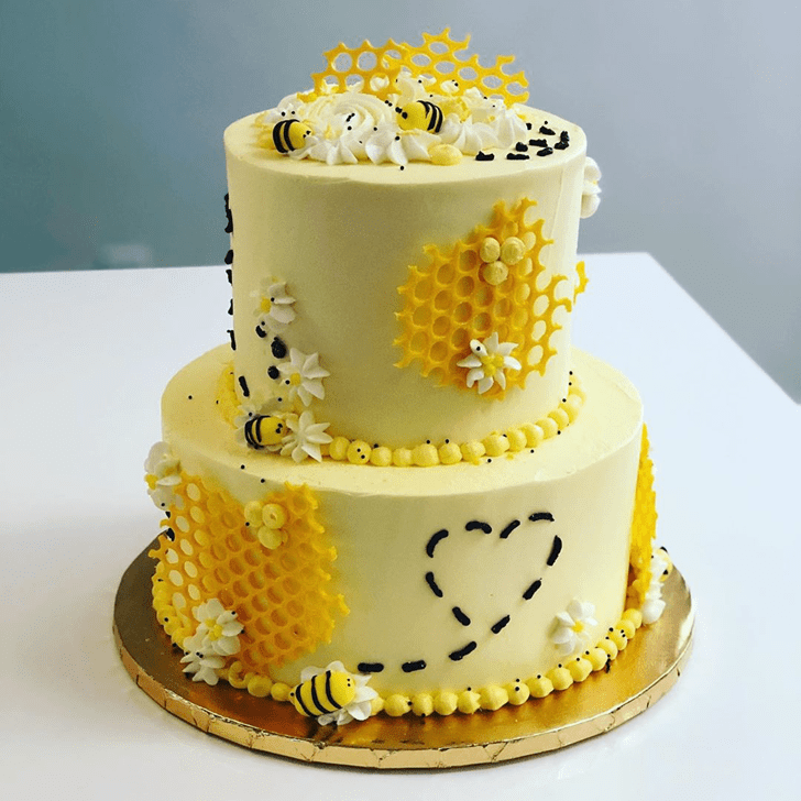 Shapely Bee Cake
