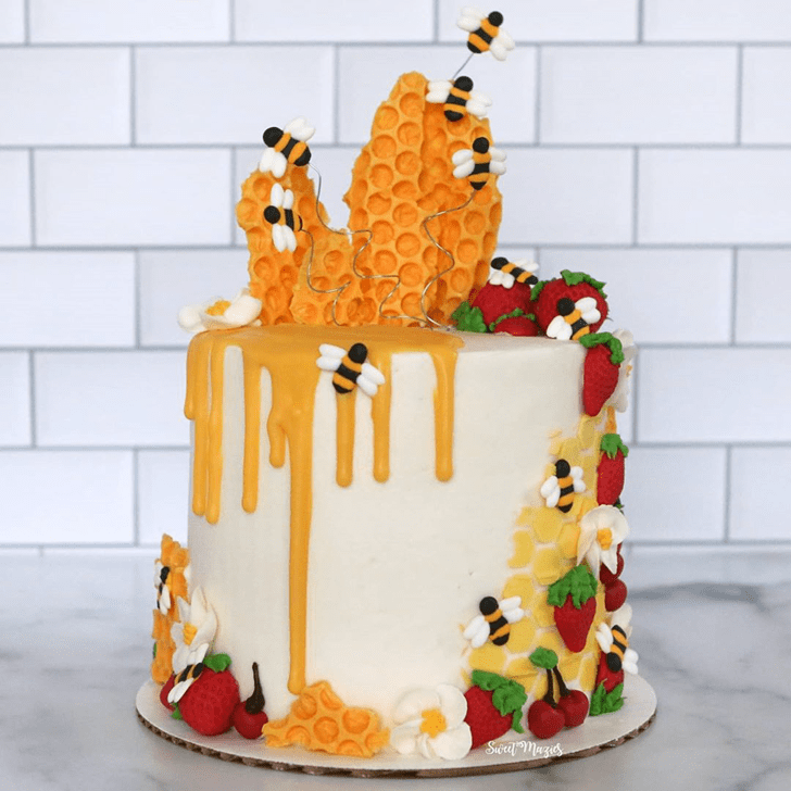 Splendid Bee Cake