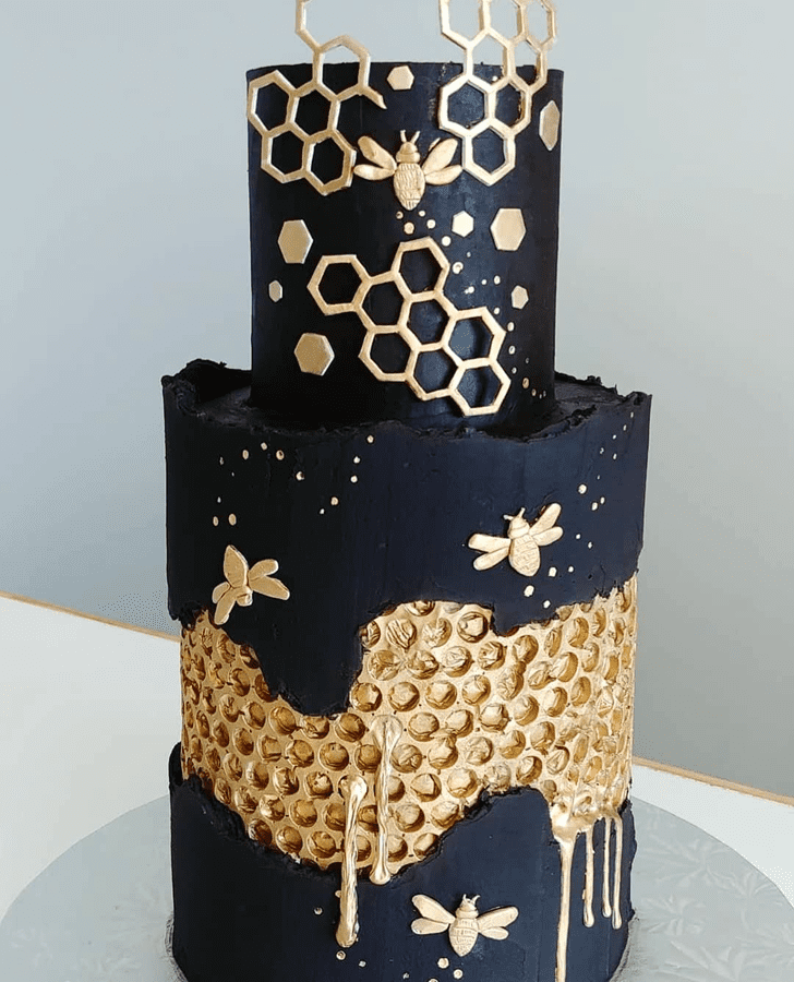 Superb Bee Cake