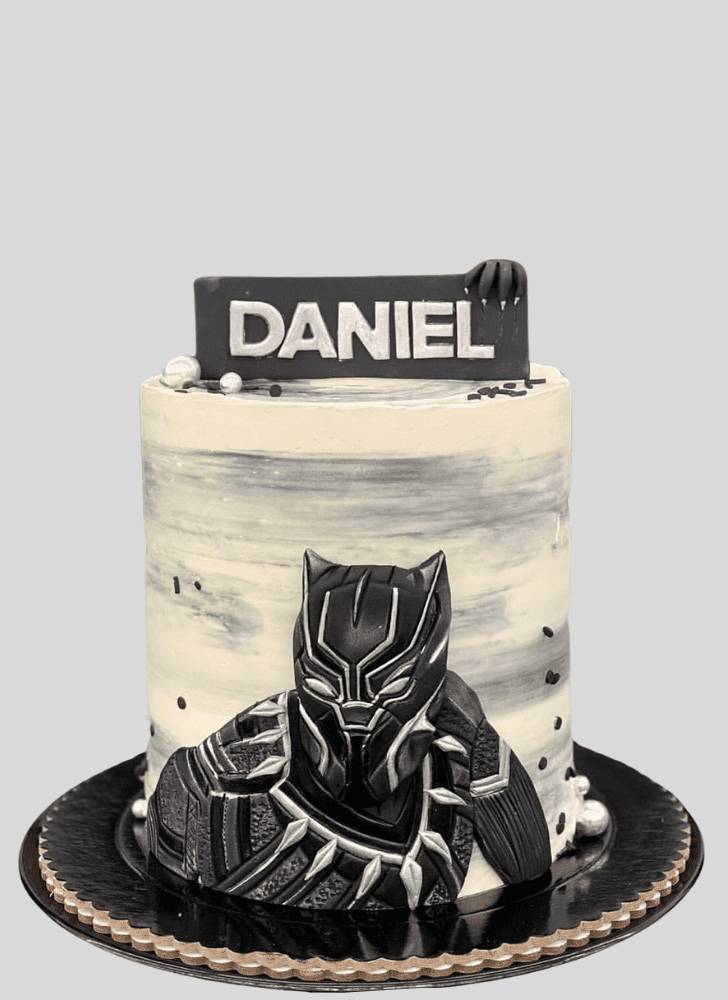 Grand Black Panther Cake