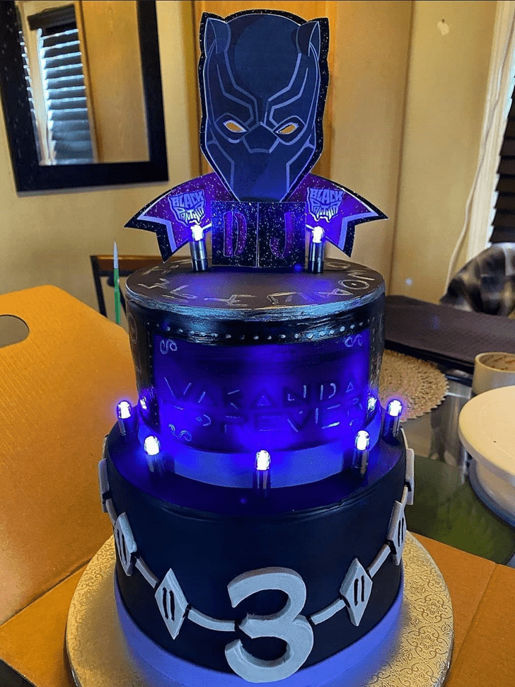Nice Black Panther Cake