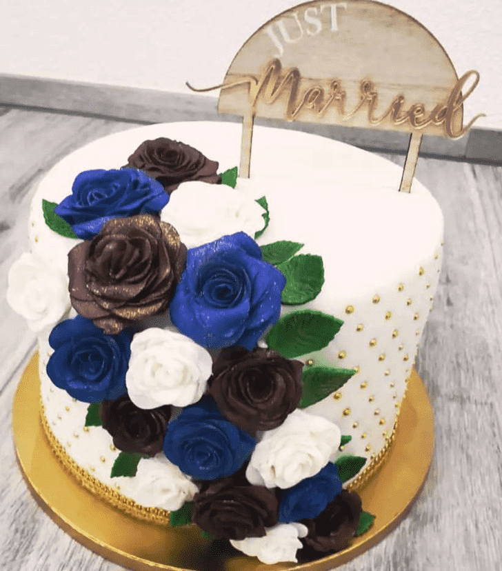 Appealing Blue Rose Cake