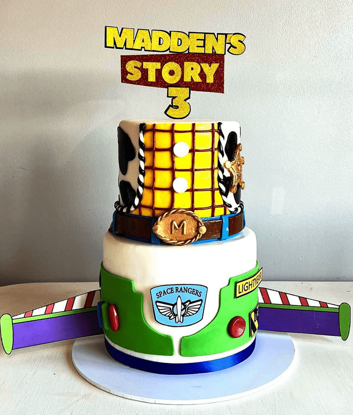 Admirable Buzz Lightyear Cake Design