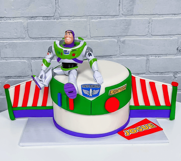 Beauteous Buzz Lightyear Cake
