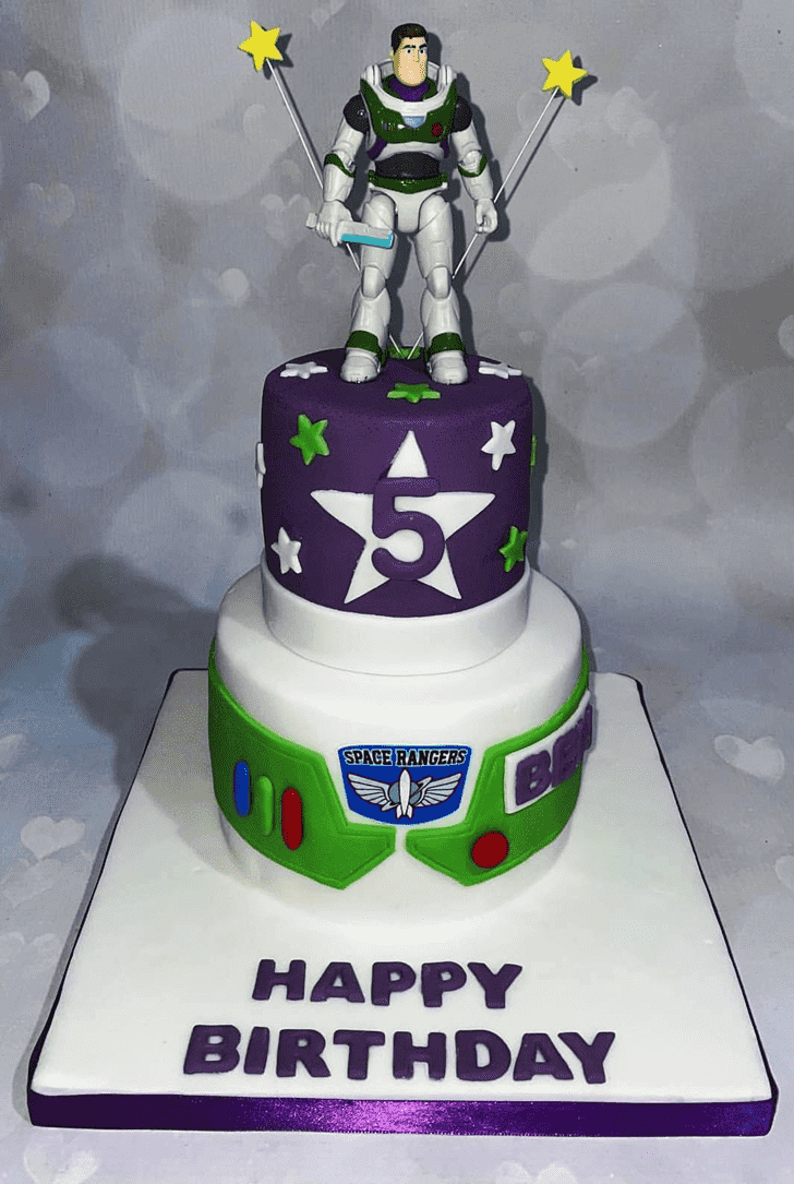 Pleasing Buzz Lightyear Cake