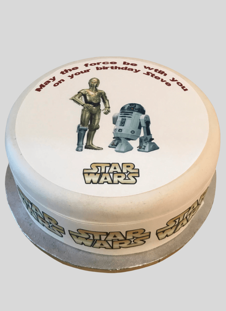 Admirable C-3PO Cake Design