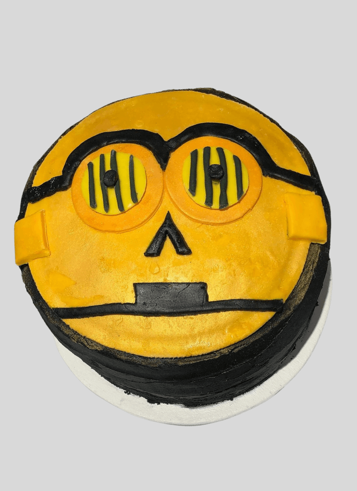 Cute C-3PO Cake