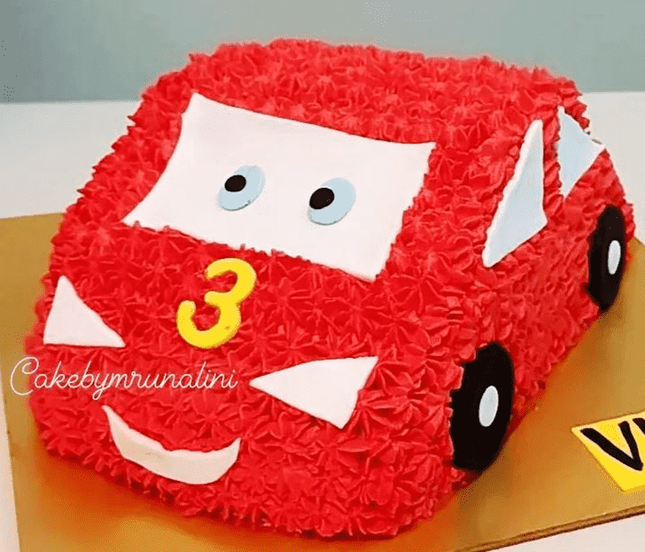 Comely Car Cake