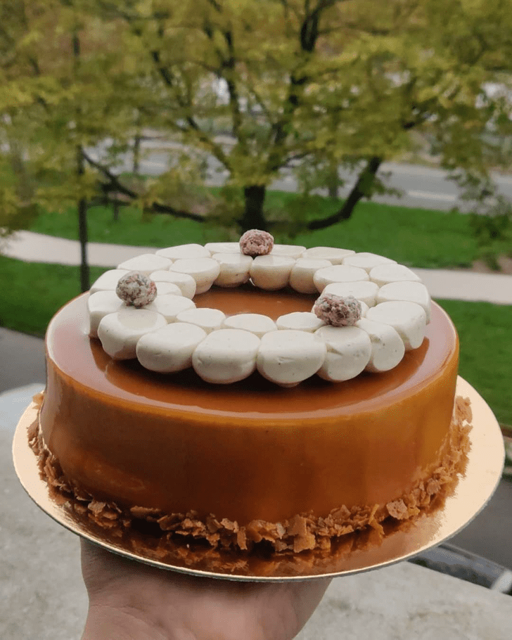 Shapely Caramel Cake