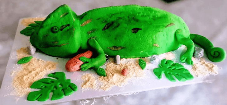 Enthralling Chameleon Cake