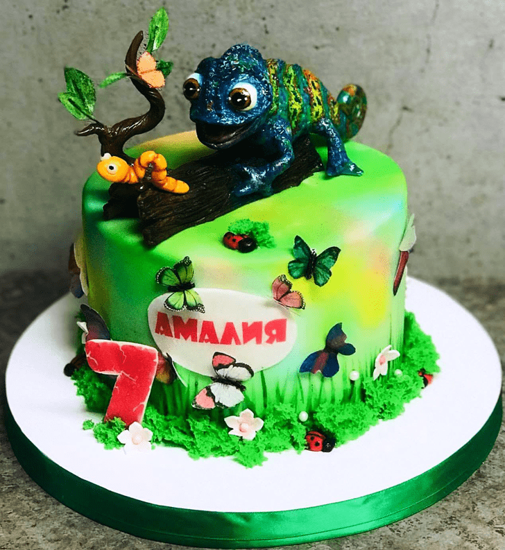 Lovely Chameleon Cake Design