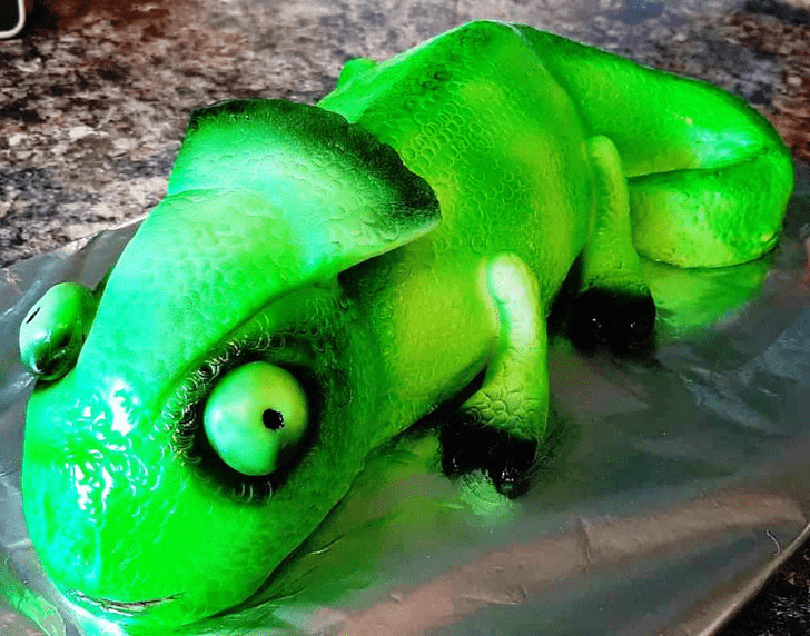 Pleasing Chameleon Cake
