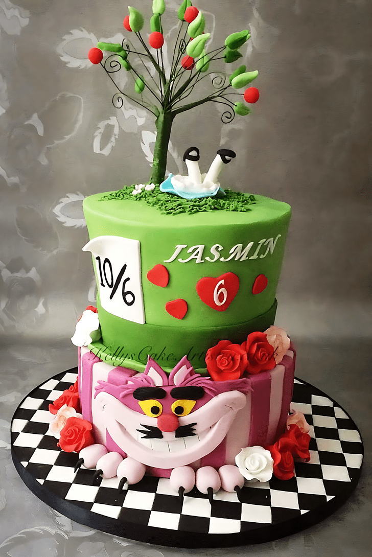 Delicate Cheshire Cat Cake