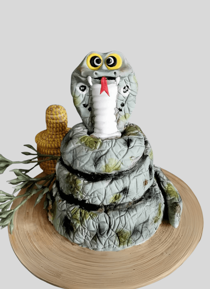 Cute Cobra Cake