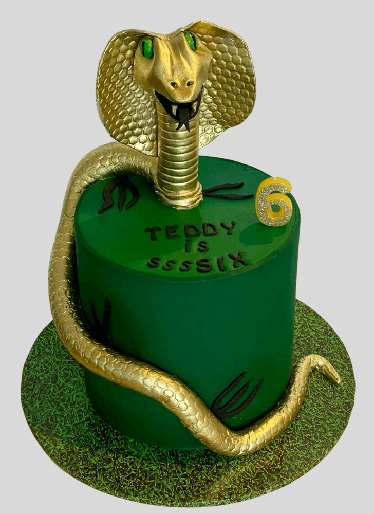 Exquisite Cobra Cake