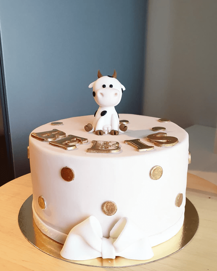 Admirable Cow Cake Design