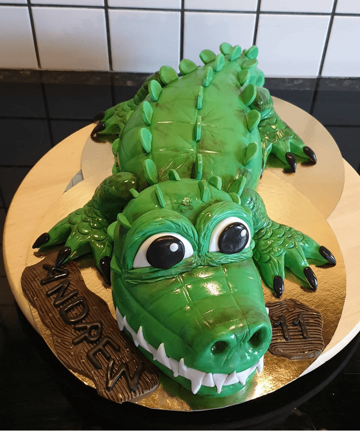 Grand Crocodile Cake