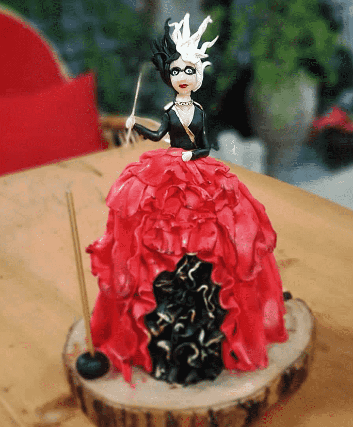 Lovely Cruella Cake Design