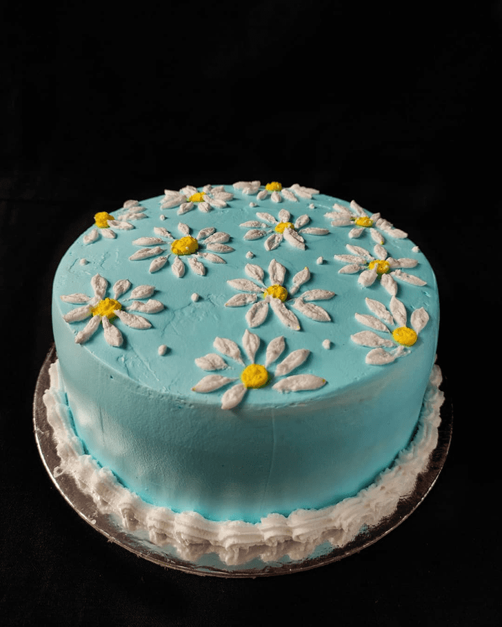Divine Daisy Cake