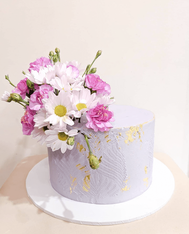 Gorgeous Daisy Cake