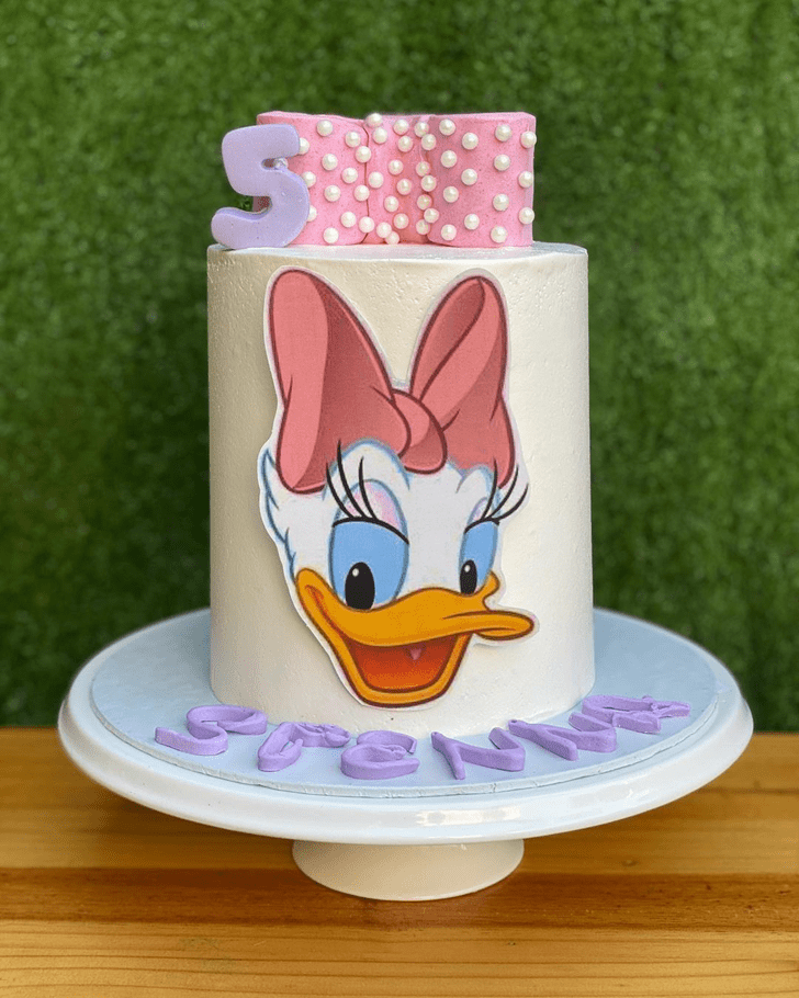 Admirable Daisy Duck Cake Design