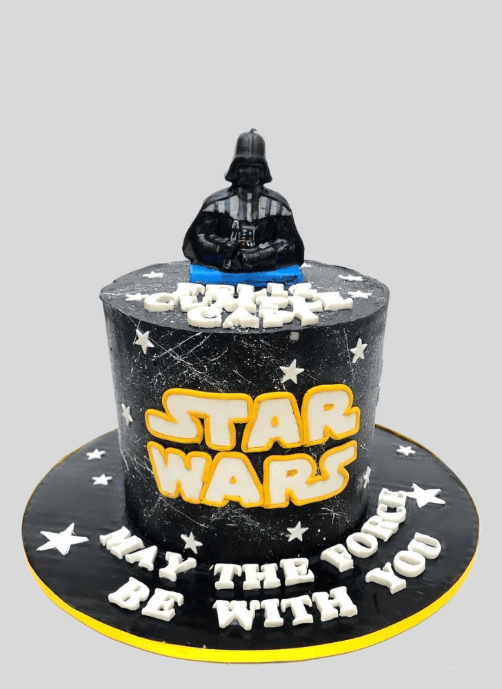 Admirable Darth Vader Cake Design