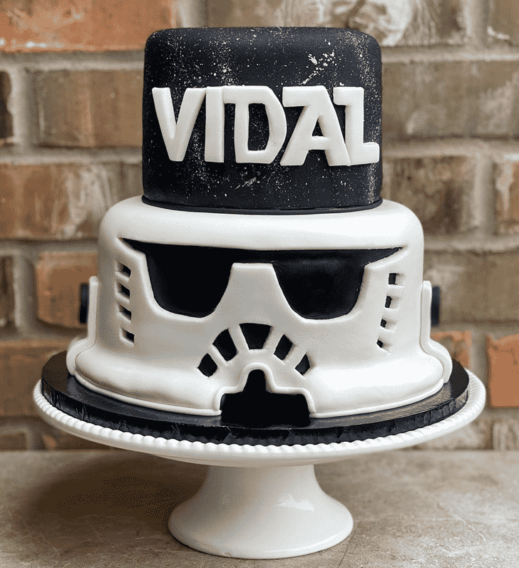 Graceful Darth Vader Cake