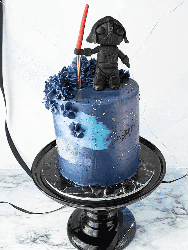 Lovely Darth Vader Cake Design
