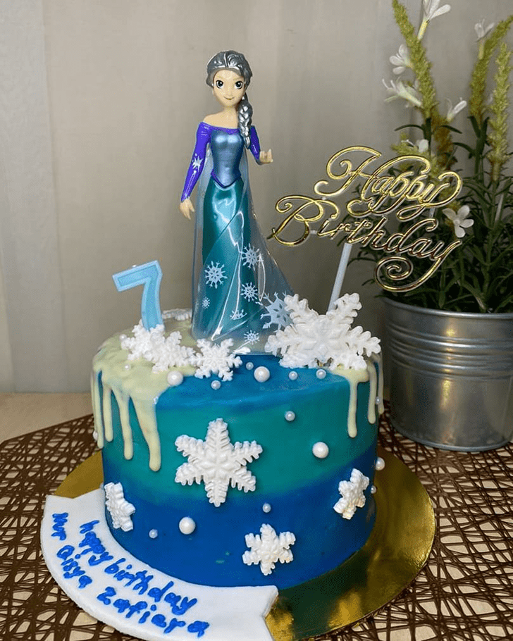 Comely Disneys Elsa Cake