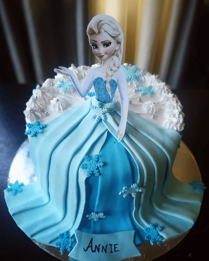 Exquisite Disneys Elsa Cake