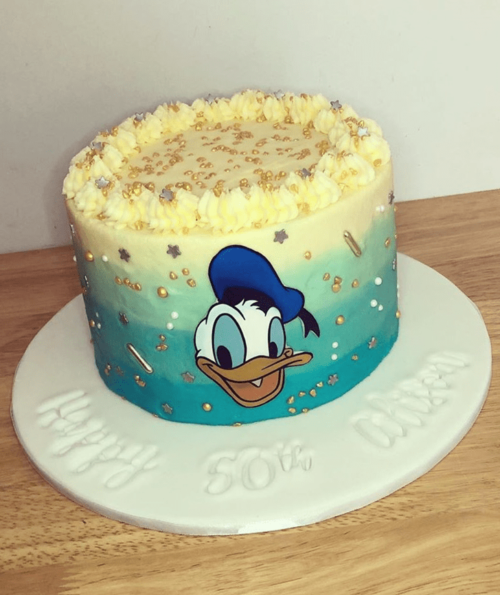 Appealing Donald Duck Cake