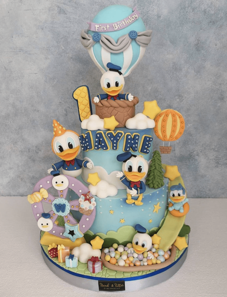 Beauteous Donald Duck Cake