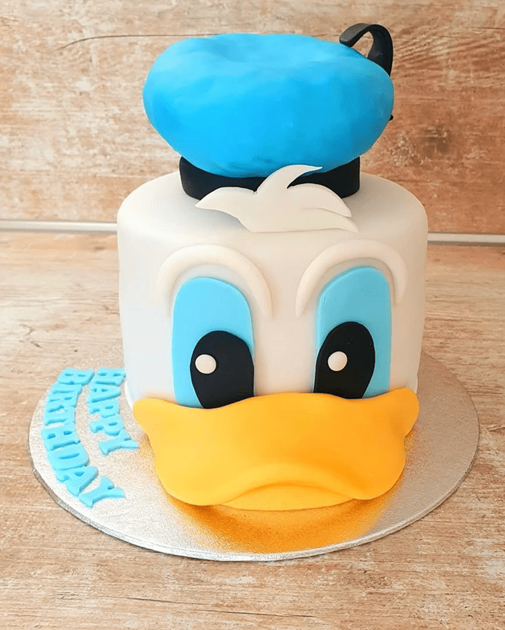 Classy Donald Duck Cake