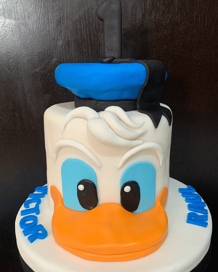 Dazzling Donald Duck Cake