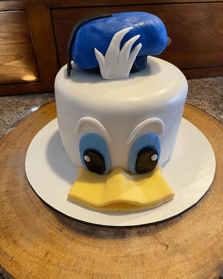 Delicate Donald Duck Cake