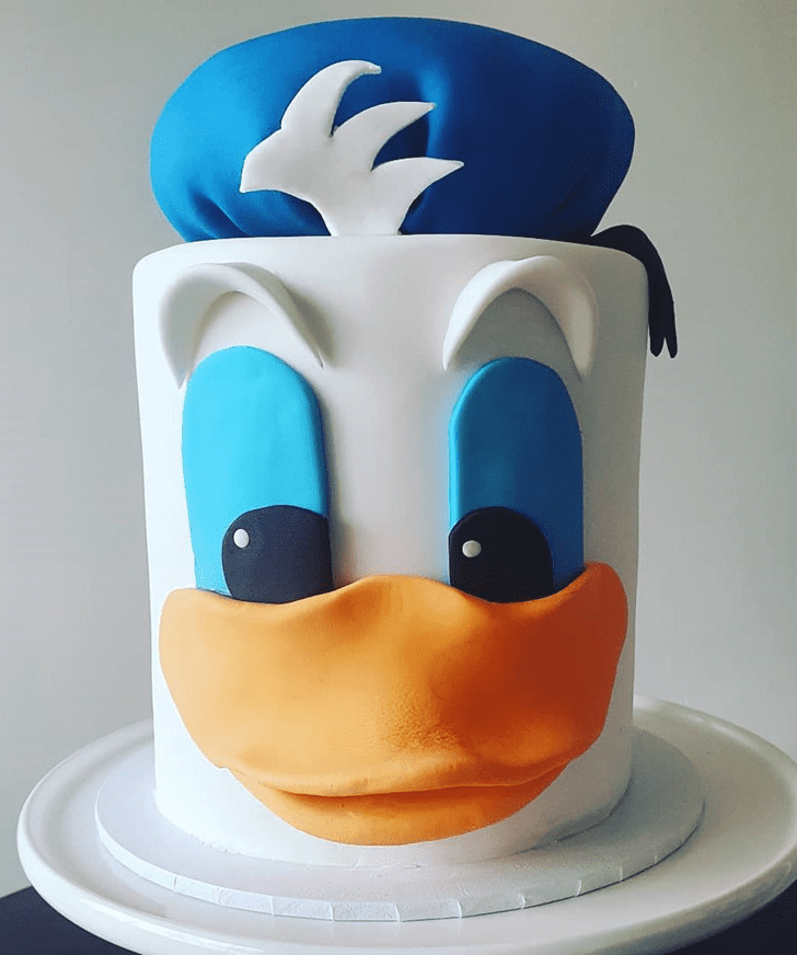 Elegant Donald Duck Cake
