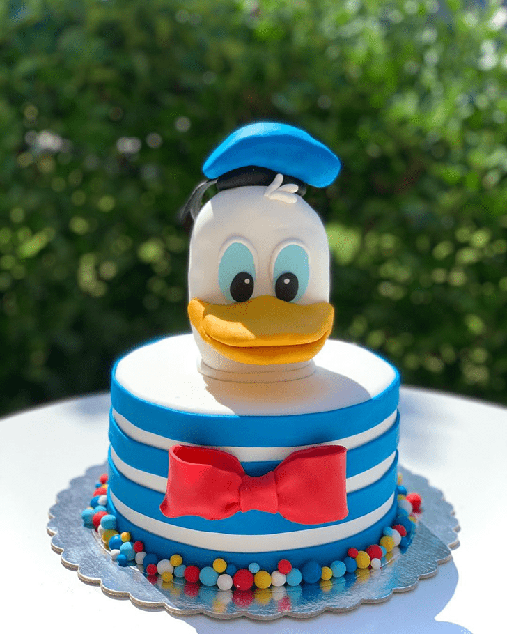 Enticing Donald Duck Cake
