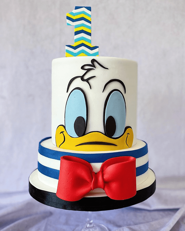 Excellent Donald Duck Cake