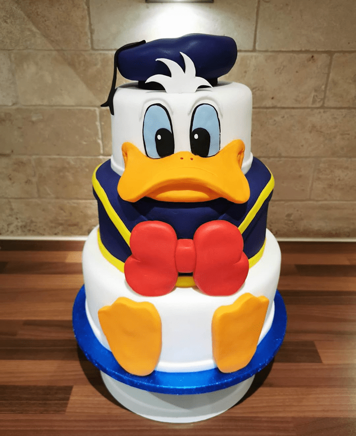 Handsome Donald Duck Cake