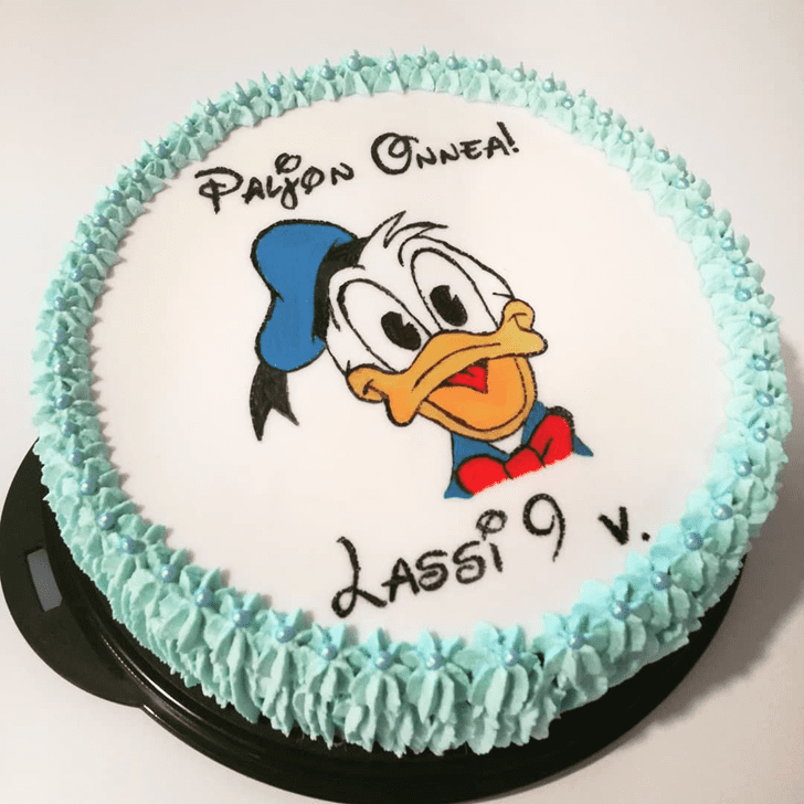 Marvelous Donald Duck Cake
