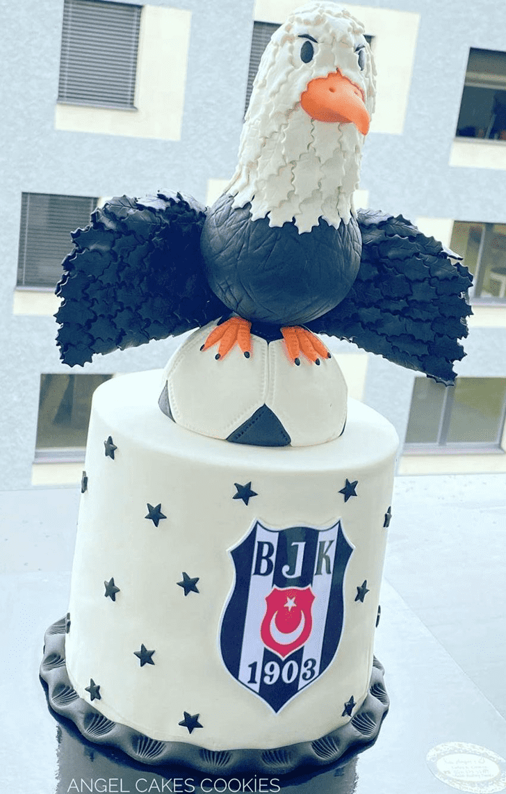 Alluring Eagle Cake