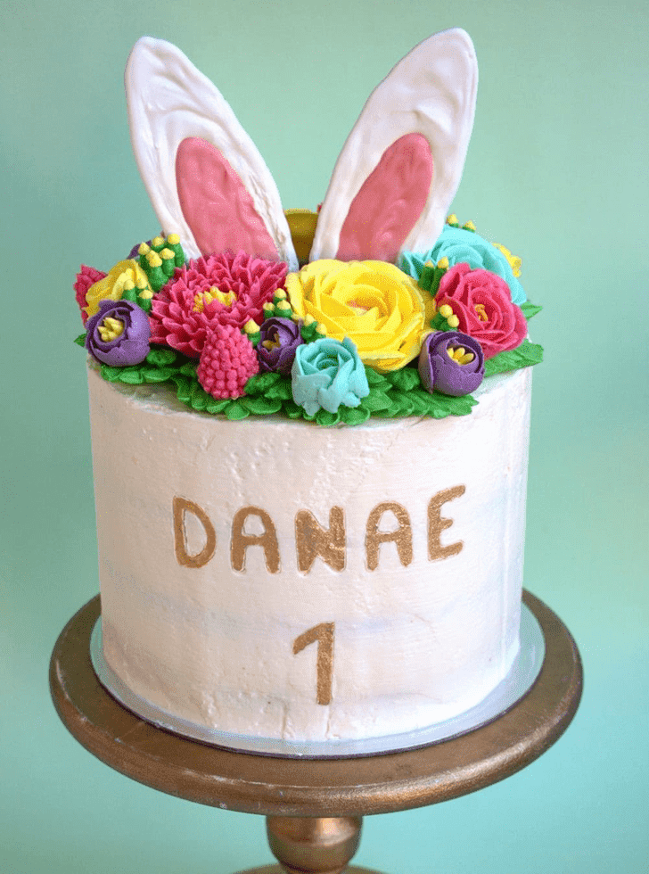 Good Looking Easter Bunny Cake