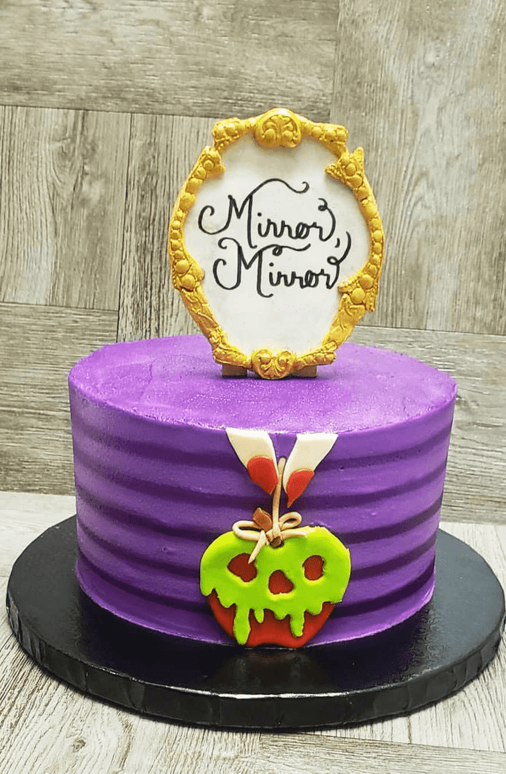 Lovely Evil Queen Cake Design