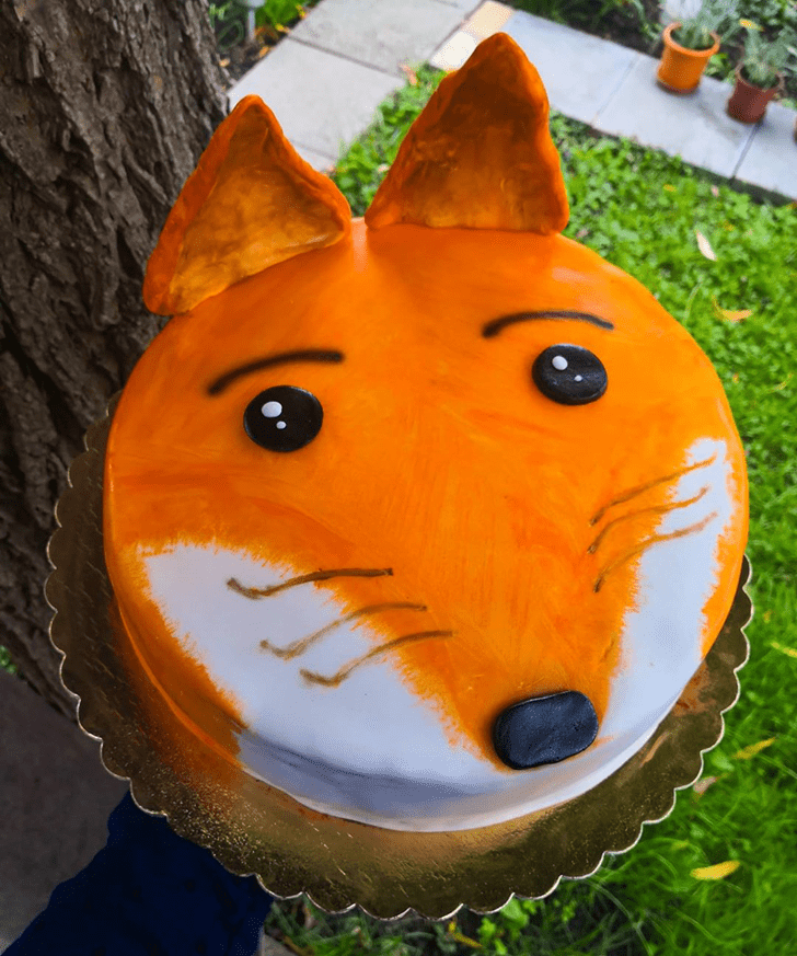 Shapely Fox Cake