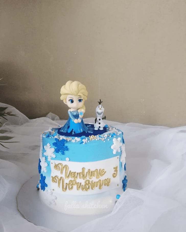 Appealing Disneys Frozen Cake