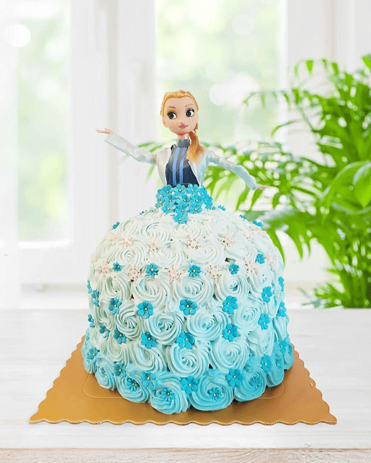 Stunning Disneys Frozen Cake